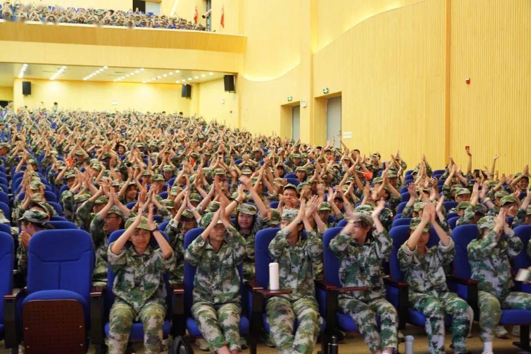 威廉王子与哈里王子原本情同手足，是什么原因让兄弟俩反目成仇？